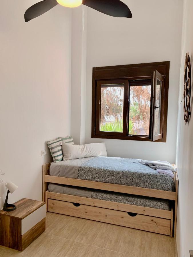 AMPLIA VIVIENDA NEW para12 pers a 4 min caminando de PLAYA con Terraza, Piscina Com, Wifi, Ventiladores de techo, Lavavajillas Roquetas de Mar Exterior foto