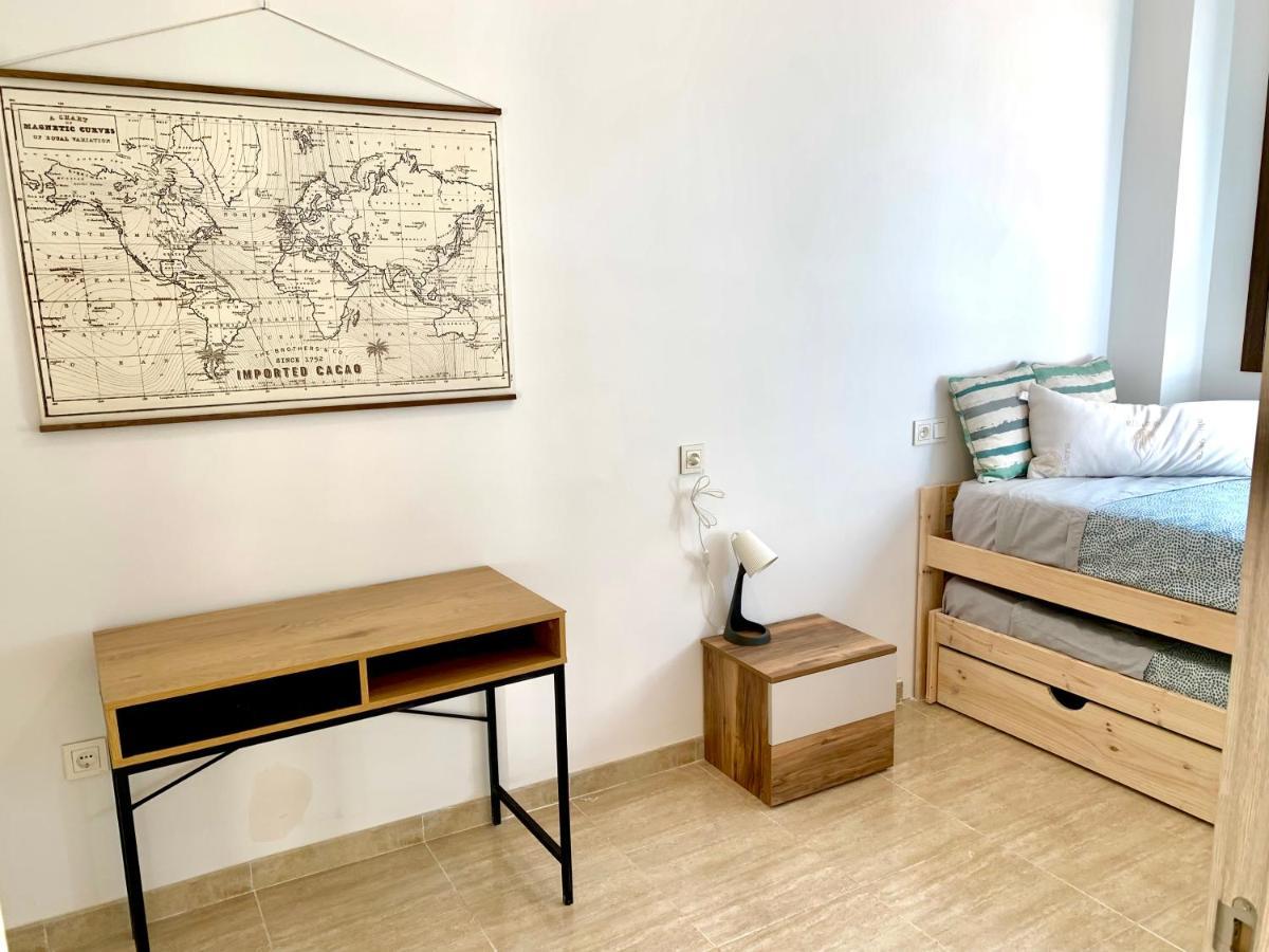 AMPLIA VIVIENDA NEW para12 pers a 4 min caminando de PLAYA con Terraza, Piscina Com, Wifi, Ventiladores de techo, Lavavajillas Roquetas de Mar Exterior foto