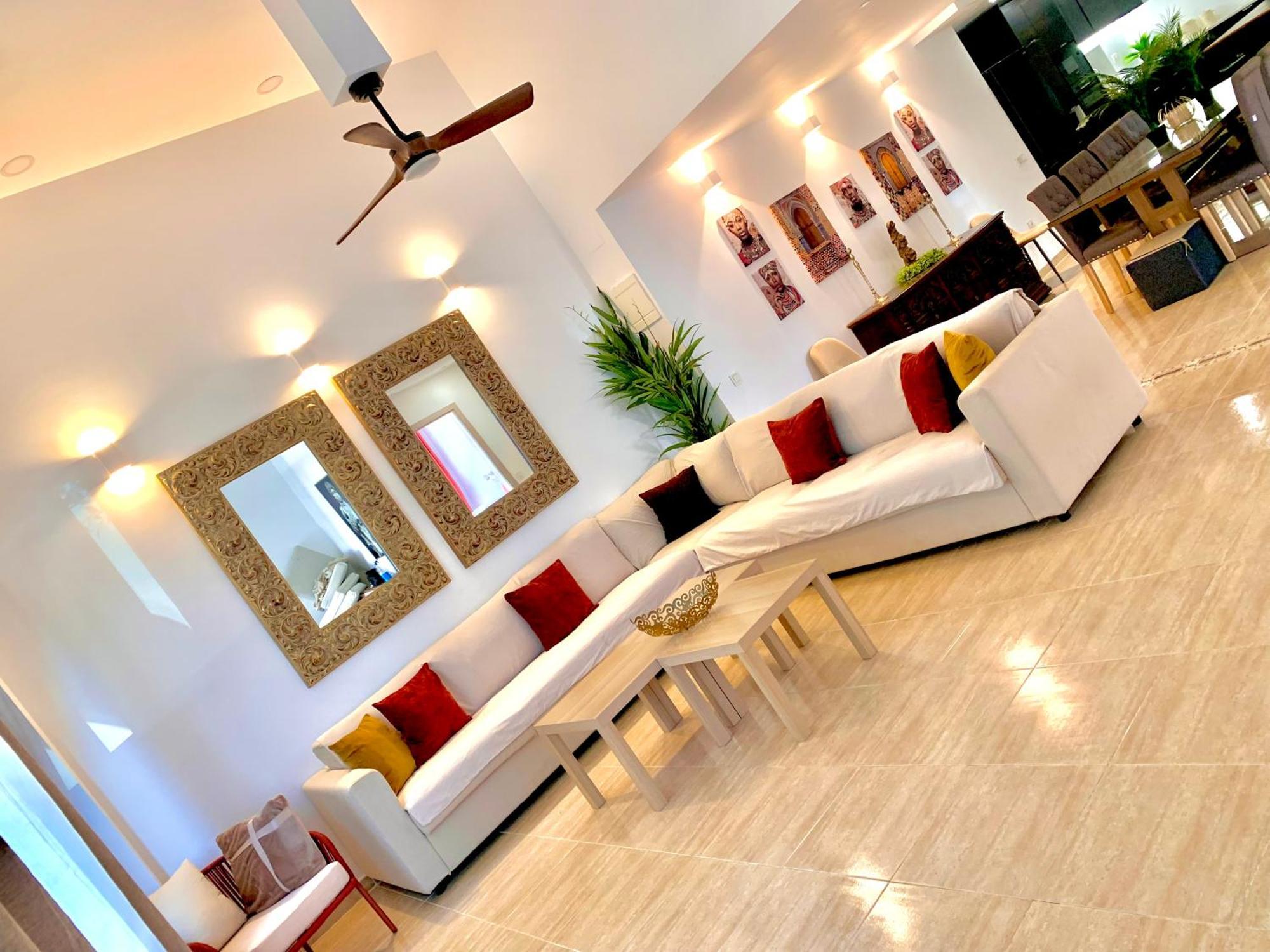 AMPLIA VIVIENDA NEW para12 pers a 4 min caminando de PLAYA con Terraza, Piscina Com, Wifi, Ventiladores de techo, Lavavajillas Roquetas de Mar Exterior foto