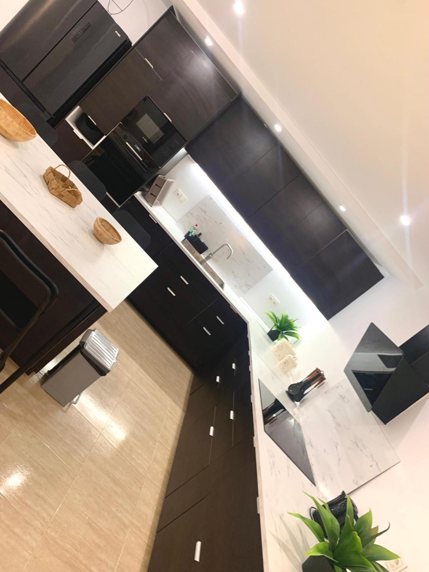 AMPLIA VIVIENDA NEW para12 pers a 4 min caminando de PLAYA con Terraza, Piscina Com, Wifi, Ventiladores de techo, Lavavajillas Roquetas de Mar Exterior foto